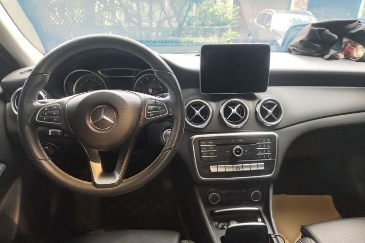 Used Mercedes-Benz GLA 2017 GLA 200 Sport Edition Center Console