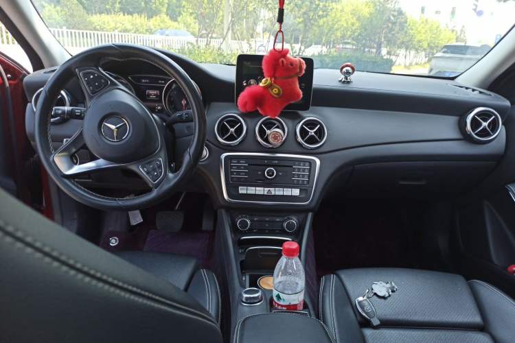 Used Mercedes-Benz GLA 2017 GLA 200 Fashion Model Center Console
