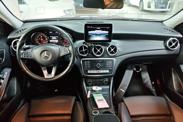 Used Mercedes-Benz GLA 2017 GLA 200 Sport Edition Center Console