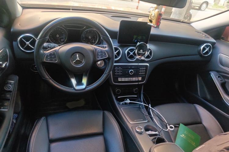 Used Mercedes-Benz GLA 2017 GLA 200 Sport Edition Center Console