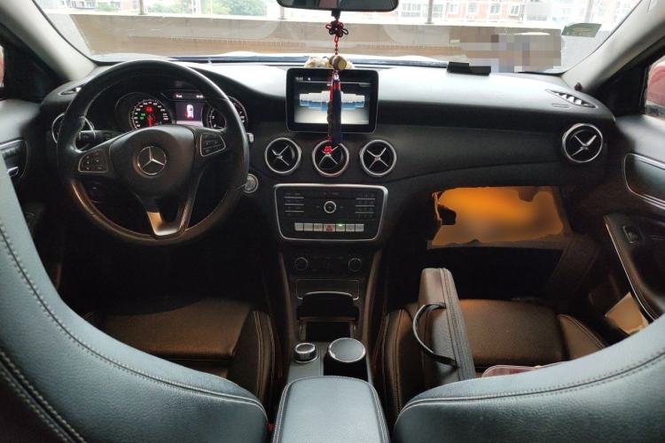 Used Mercedes-Benz GLA 2017 GLA 200 Sport Edition Center Console