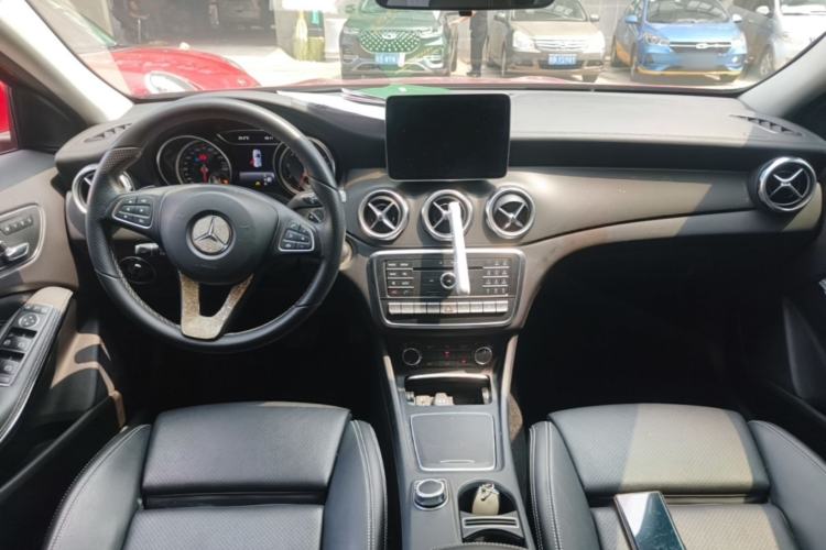 Used Mercedes-Benz GLA 2017 GLA 220 4MATIC Fashion Model Center Console