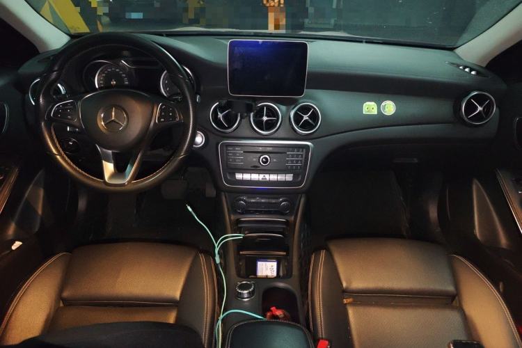 Used Mercedes-Benz GLA 2017 GLA 200 Fashion Model Center Console