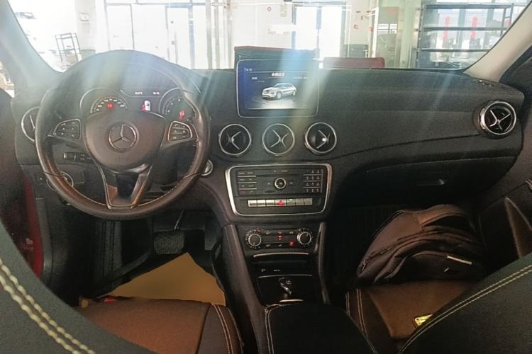 Used Mercedes-Benz GLA 2017 GLA 200 Fashion Model Center Console