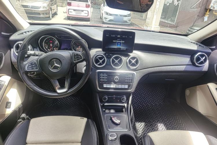 Used Mercedes-Benz GLA 2017 GLA 200 Fashion Model Center Console