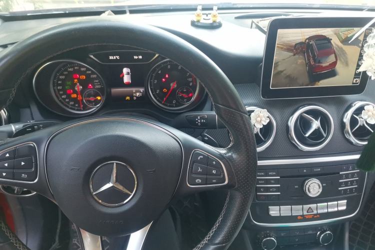 Used Mercedes-Benz GLA 2017 GLA 200 Sport Edition Center Console