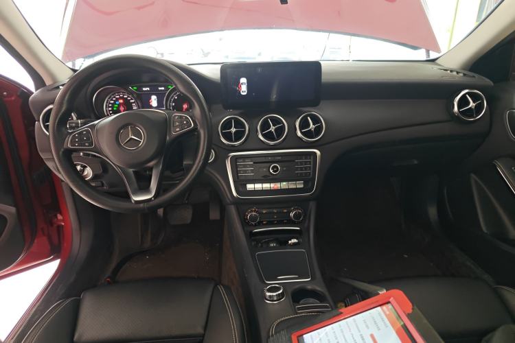 Used Mercedes-Benz GLA 2017 GLA 200 Fashion Model Center Console