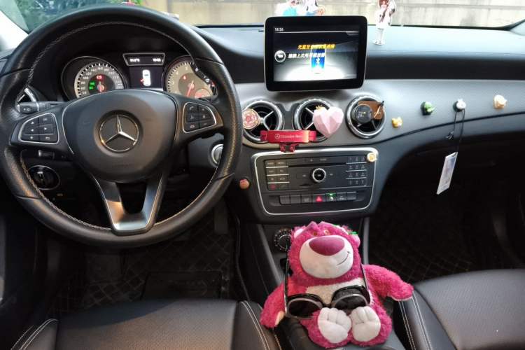 Used Mercedes-Benz GLA 2017 GLA 200 Fashion Model Center Console