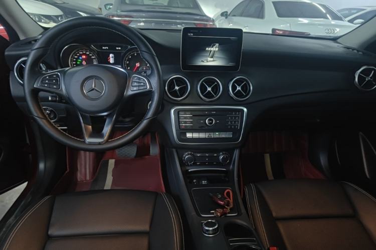 Used Mercedes-Benz GLA 2017 GLA 200 Fashion Model Center Console