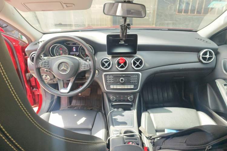 Used Mercedes-Benz GLA 2017 GLA 200 Fashion Model Center Console