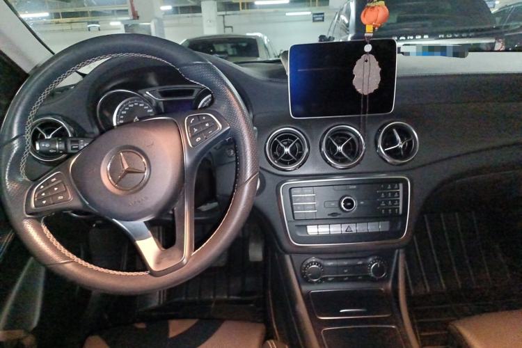 Used Mercedes-Benz GLA 2017 GLA 200 Fashion Model Center Console