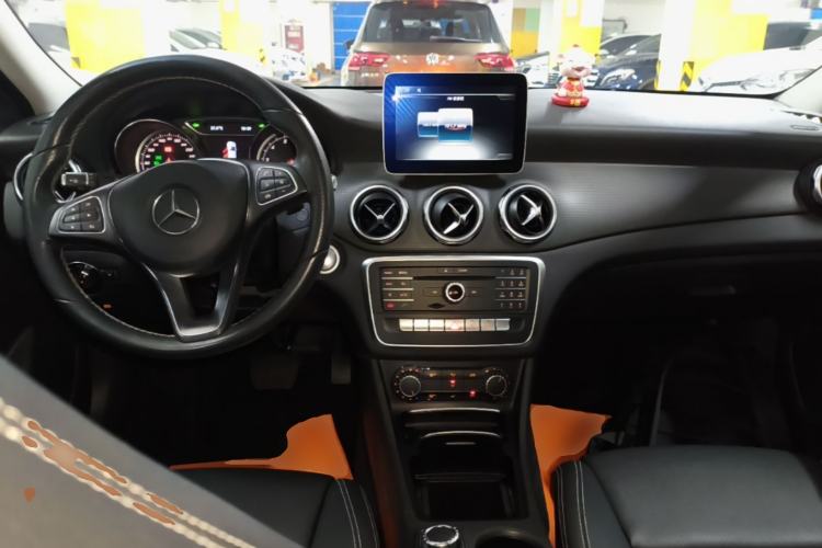 Used Mercedes-Benz GLA 2017 GLA 200 Sport Edition Center Console