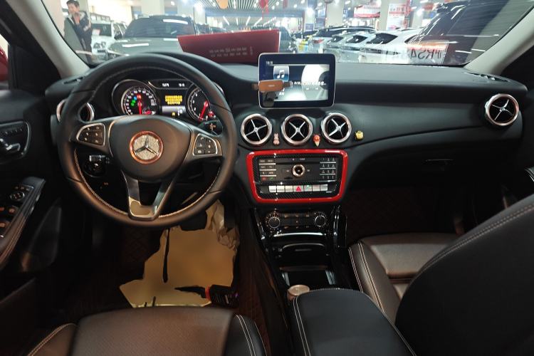 Used Mercedes-Benz GLA 2017 GLA 200 Fashion Model Center Console