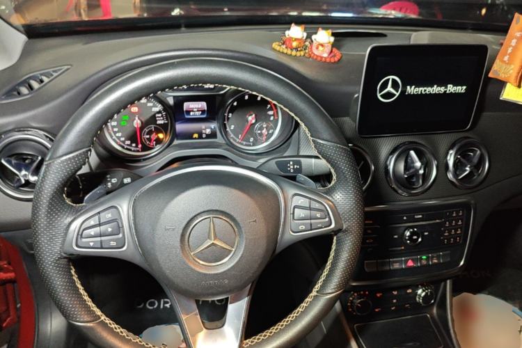 Used Mercedes-Benz GLA 2017 GLA 200 Sport Edition Center Console