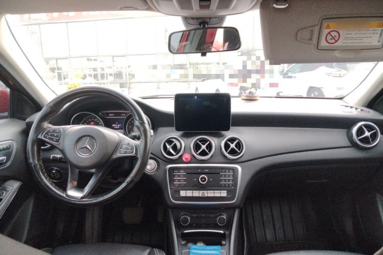 Used Mercedes-Benz GLA 2017 GLA 200 Sport Edition Center Console