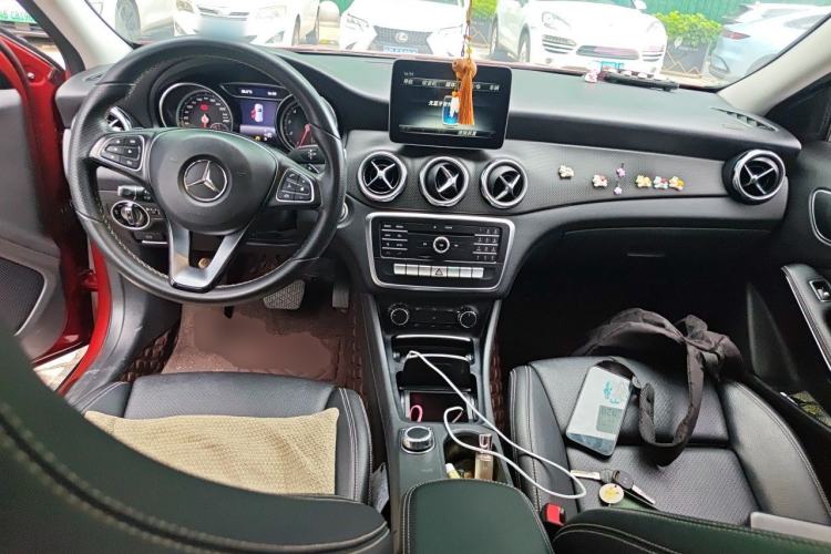 Used Mercedes-Benz GLA 2017 GLA 200 Sport Edition Center Console
