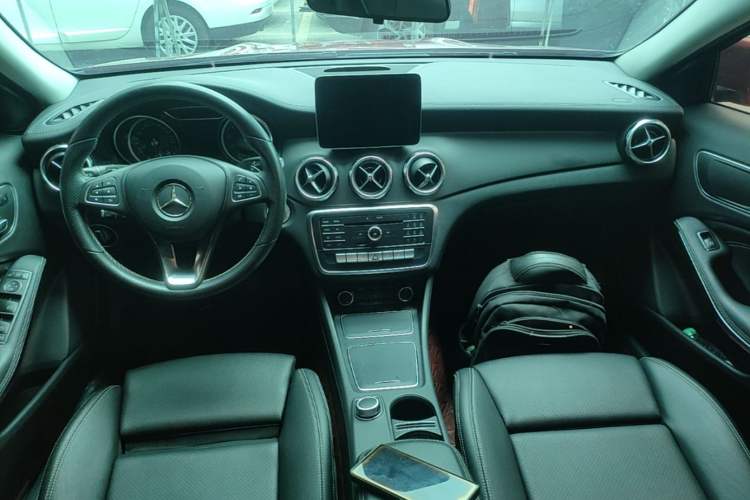 Used Mercedes-Benz GLA 2017 GLA 200 Fashion Model Center Console