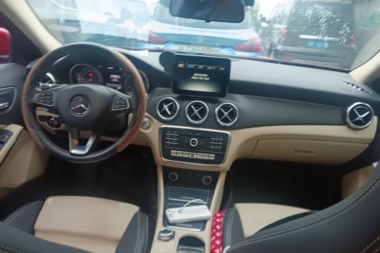 Used Mercedes-Benz GLA 2017 GLA 200 Sport Edition Center Console