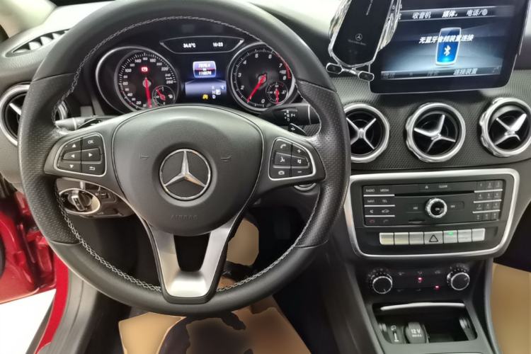 Used Mercedes-Benz GLA 2017 GLA 200 Sport Edition Center Console