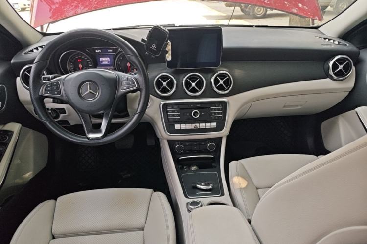 Used Mercedes-Benz GLA 2017 GLA 200 Sport Edition Center Console