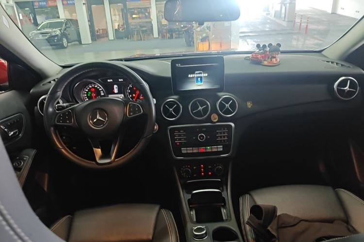 Used Mercedes-Benz GLA 2017 GLA 200 Sport Edition Center Console