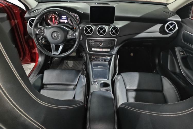 Used Mercedes-Benz GLA 2017 GLA 200 Sport Edition Center Console