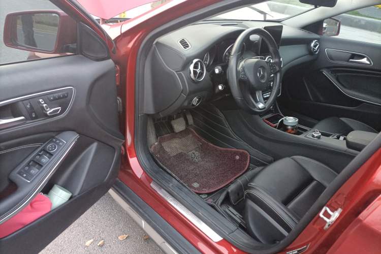Used Mercedes-Benz GLA 2017 GLA 200 Sport Edition Driver Seat