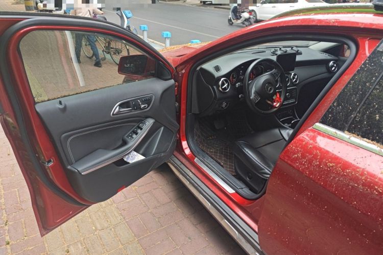 Used Mercedes-Benz GLA 2017 GLA 200 Sport Edition Driver Seat