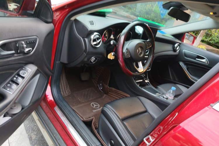 Used Mercedes-Benz GLA 2017 GLA 200 Sport Edition Driver Seat