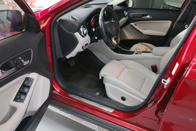 Used Mercedes-Benz GLA 2017 GLA 220 4MATIC Fashion Model Driver Seat