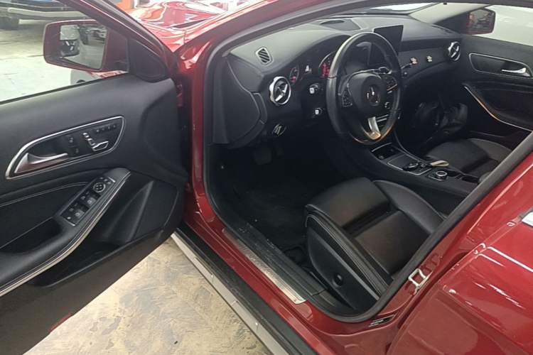Used Mercedes-Benz GLA 2017 GLA 200 Fashion Model Driver Seat