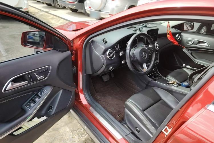 Used Mercedes-Benz GLA 2017 GLA 220 4MATIC Luxury Model Driver Seat