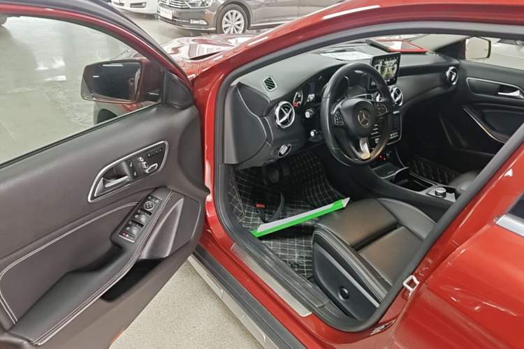 Used Mercedes-Benz GLA 2017 GLA 200 Sport Edition Driver Seat