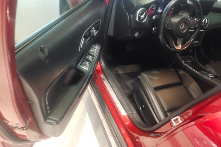 Used Mercedes-Benz GLA 2017 GLA 200 Sport Edition Driver Seat