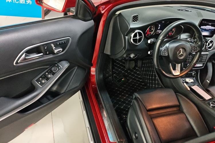 Used Mercedes-Benz GLA 2017 GLA 200 Sport Edition Driver Seat