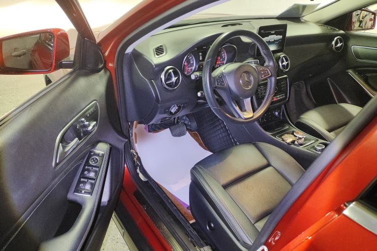 Used Mercedes-Benz GLA 2017 GLA 200 Sport Edition Driver Seat