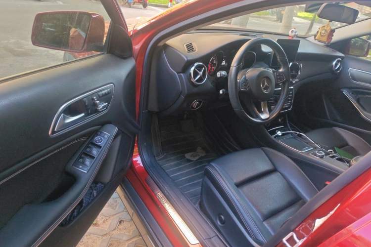 Used Mercedes-Benz GLA 2017 GLA 200 Sport Edition Driver Seat
