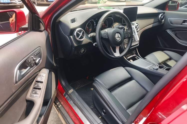 Used Mercedes-Benz GLA 2017 GLA 220 4MATIC Fashion Model Driver Seat