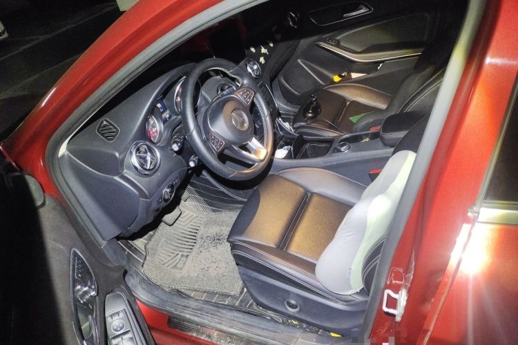 Used Mercedes-Benz GLA 2017 GLA 200 Sport Edition Driver Seat