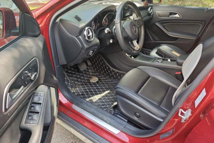 Used Mercedes-Benz GLA 2017 GLA 200 Sport Edition Driver Seat