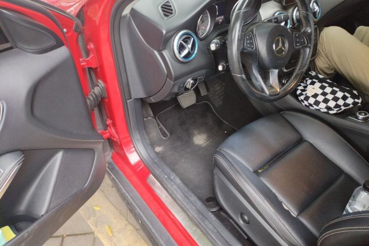 Used Mercedes-Benz GLA 2017 GLA 200 Sport Edition Driver Seat