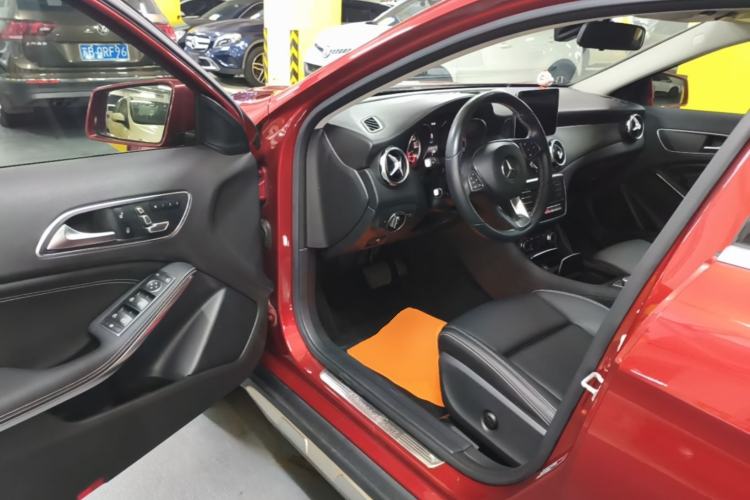Used Mercedes-Benz GLA 2017 GLA 200 Sport Edition Driver Seat