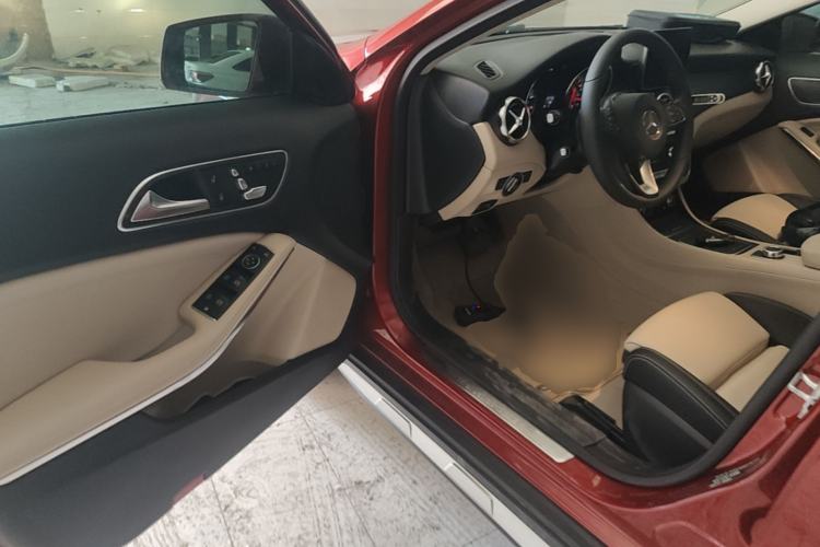 Used Mercedes-Benz GLA 2017 GLA 200 Sport Edition Driver Seat