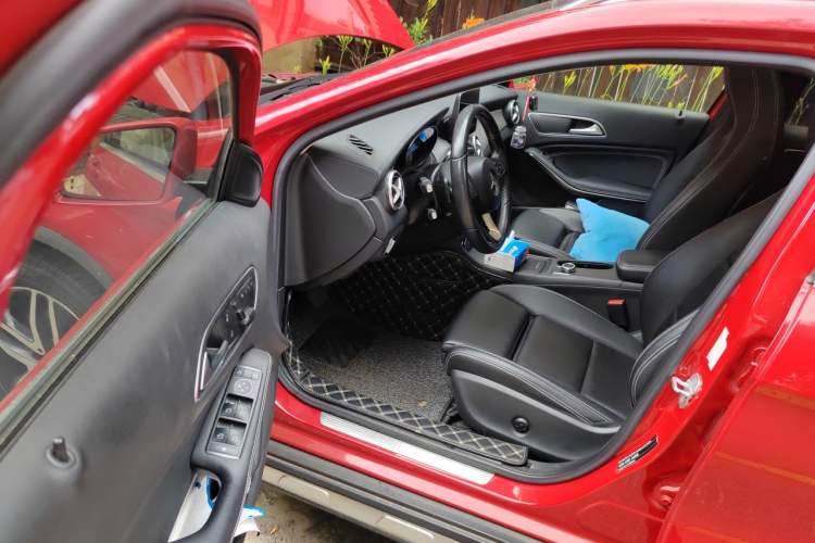 Used Mercedes-Benz GLA 2017 GLA 200 Sport Edition Driver Seat
