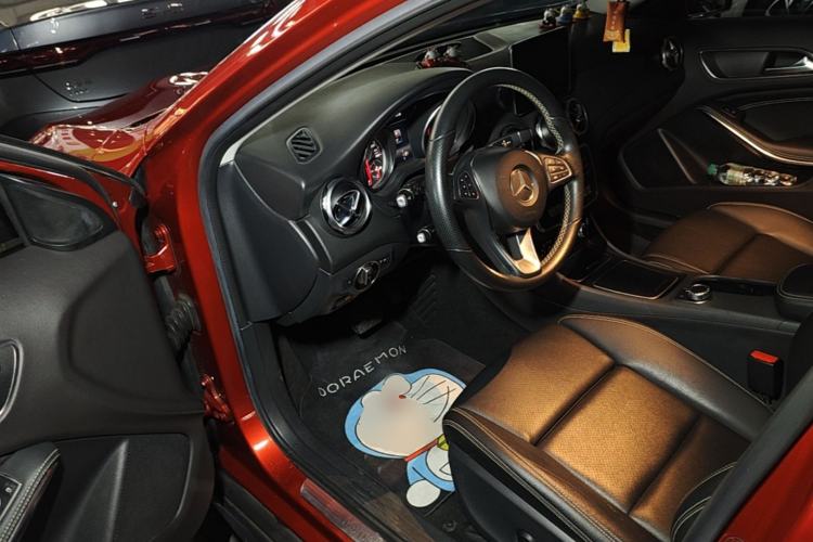 Used Mercedes-Benz GLA 2017 GLA 200 Sport Edition Driver Seat