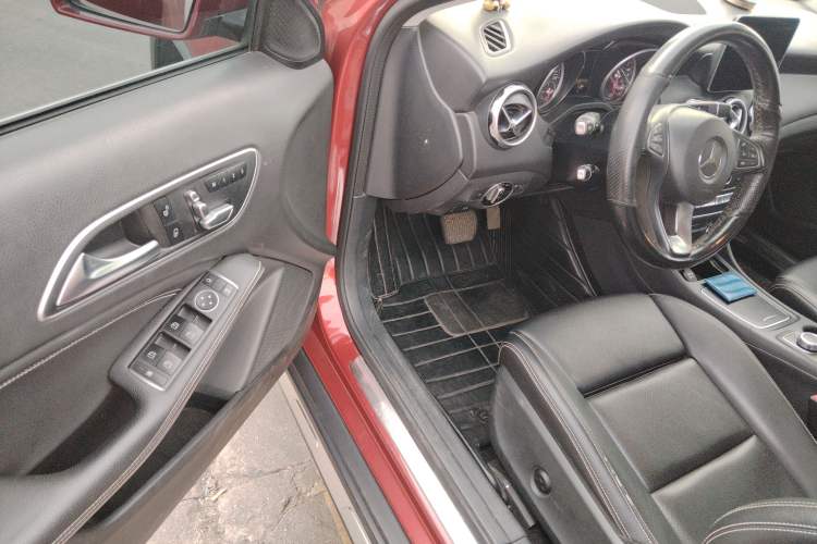 Used Mercedes-Benz GLA 2017 GLA 200 Sport Edition Driver Seat