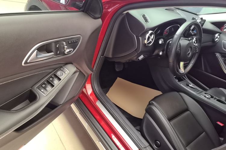 Used Mercedes-Benz GLA 2017 GLA 200 Sport Edition Driver Seat