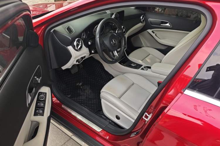 Used Mercedes-Benz GLA 2017 GLA 200 Sport Edition Driver Seat