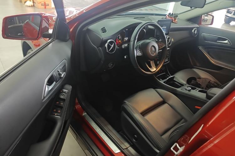 Used Mercedes-Benz GLA 2017 GLA 200 Sport Edition Driver Seat