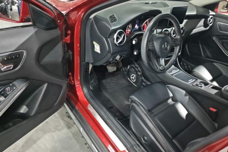 Used Mercedes-Benz GLA 2017 GLA 200 Sport Edition Driver Seat
